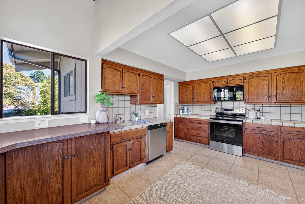 Detail Gallery Image 18 of 49 For 29 Crest Ln, La Selva Beach,  CA 95076 - 3 Beds | 2/1 Baths