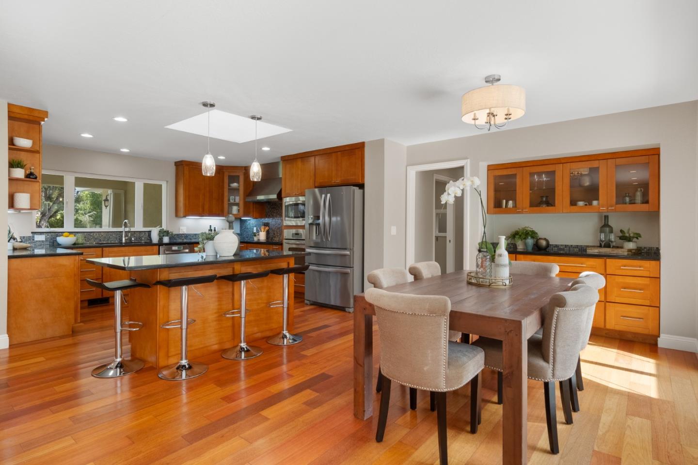 Detail Gallery Image 15 of 62 For 1098 Muir Way, Los Altos,  CA 94024 - 4 Beds | 3 Baths