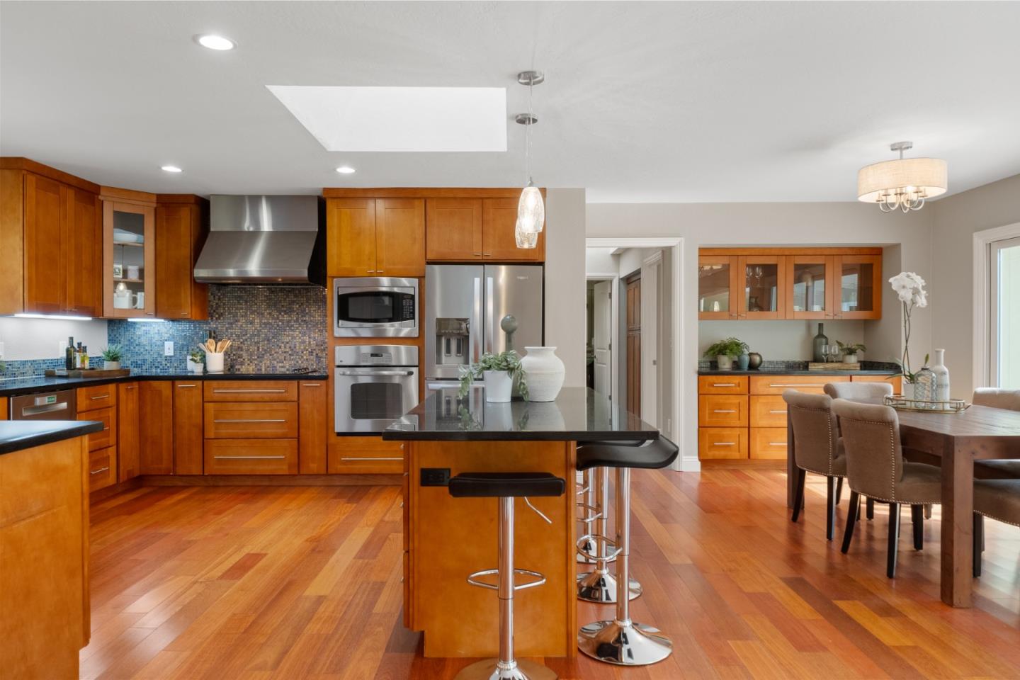 Detail Gallery Image 16 of 62 For 1098 Muir Way, Los Altos,  CA 94024 - 4 Beds | 3 Baths