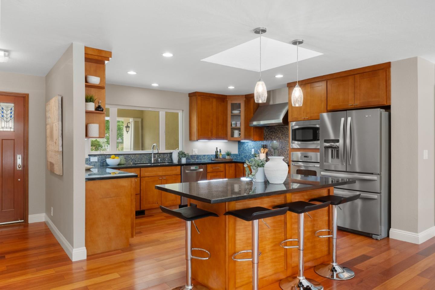 Detail Gallery Image 17 of 62 For 1098 Muir Way, Los Altos,  CA 94024 - 4 Beds | 3 Baths