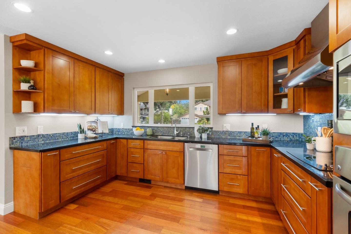 Detail Gallery Image 18 of 62 For 1098 Muir Way, Los Altos,  CA 94024 - 4 Beds | 3 Baths