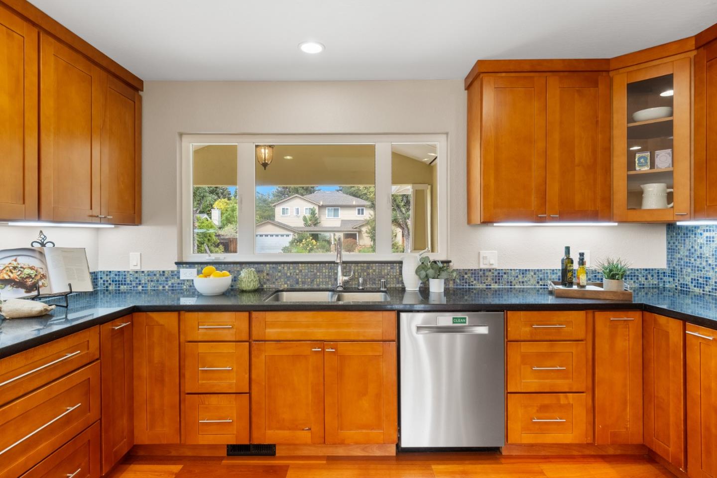 Detail Gallery Image 19 of 62 For 1098 Muir Way, Los Altos,  CA 94024 - 4 Beds | 3 Baths