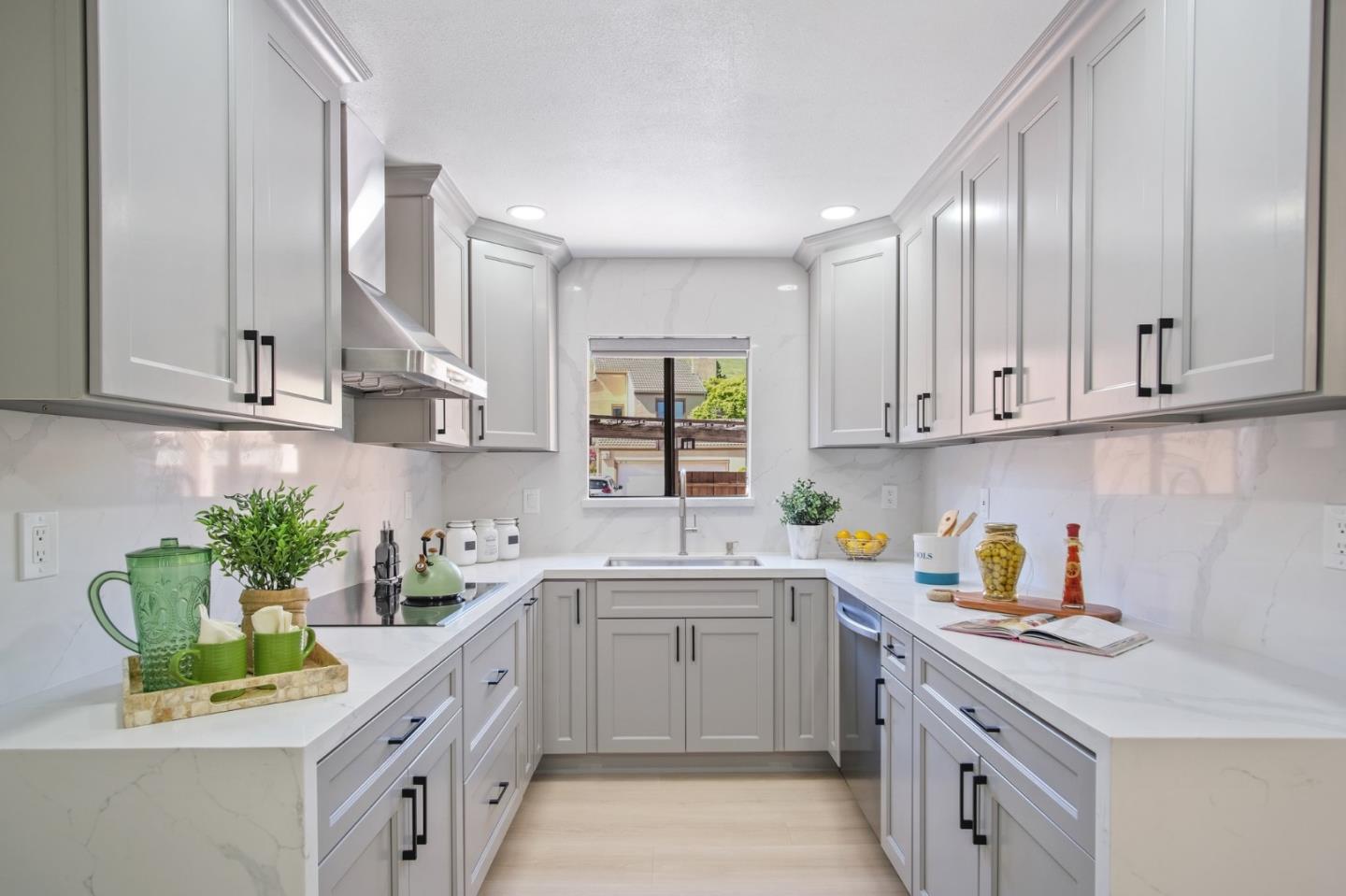 Detail Gallery Image 13 of 53 For 2743 Gamble Ct, Hayward,  CA 94542 - 3 Beds | 2/1 Baths