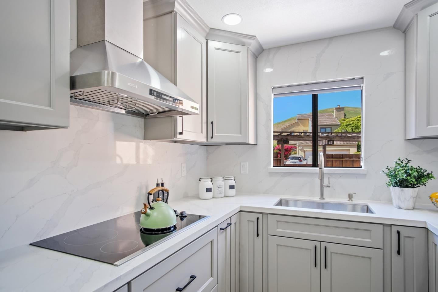 Detail Gallery Image 14 of 53 For 2743 Gamble Ct, Hayward,  CA 94542 - 3 Beds | 2/1 Baths