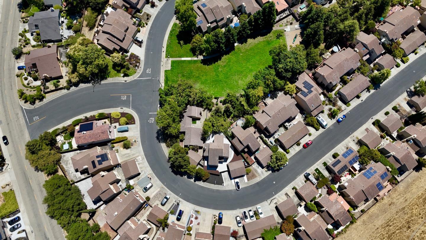 Detail Gallery Image 4 of 53 For 2743 Gamble Ct, Hayward,  CA 94542 - 3 Beds | 2/1 Baths