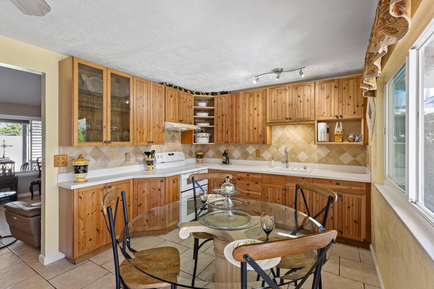 Detail Gallery Image 21 of 44 For 4136 Senter Rd, San Jose,  CA 95111 - 3 Beds | 2 Baths