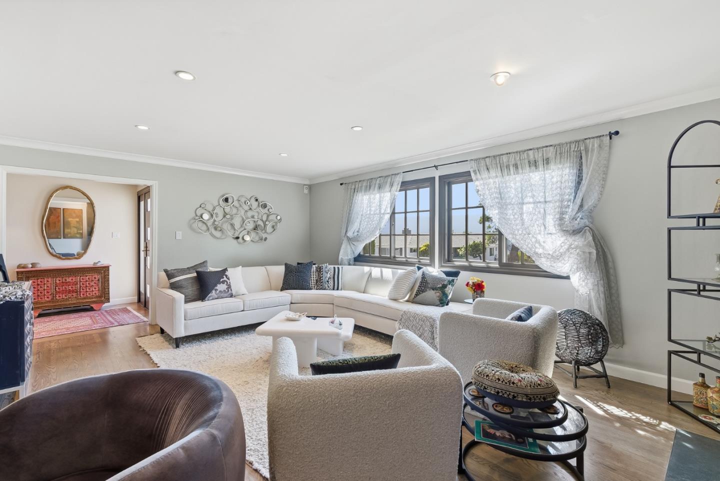 Detail Gallery Image 10 of 25 For 901 Crestview Dr, San Carlos,  CA 94070 - 4 Beds | 3 Baths