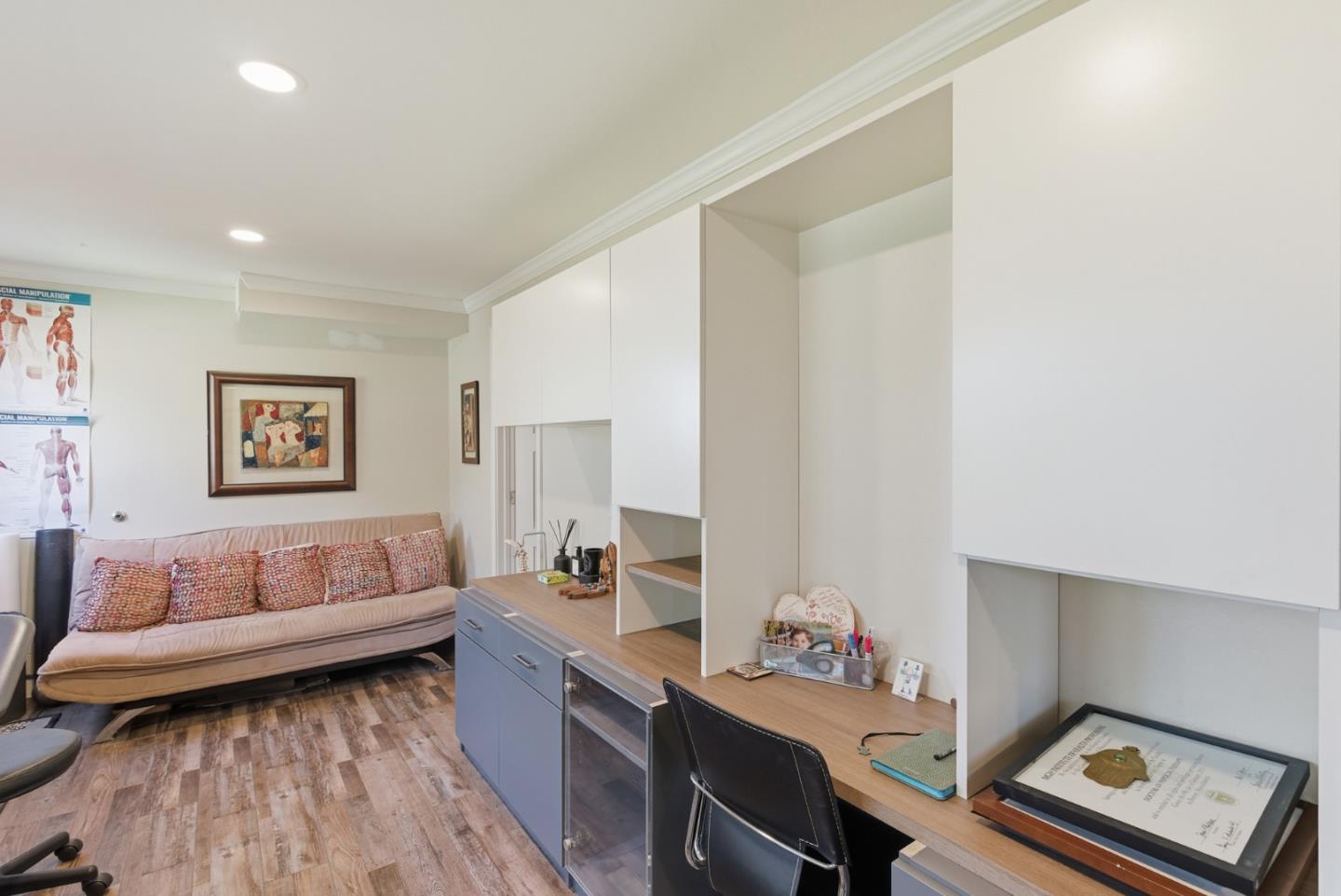 Detail Gallery Image 11 of 25 For 901 Crestview Dr, San Carlos,  CA 94070 - 4 Beds | 3 Baths