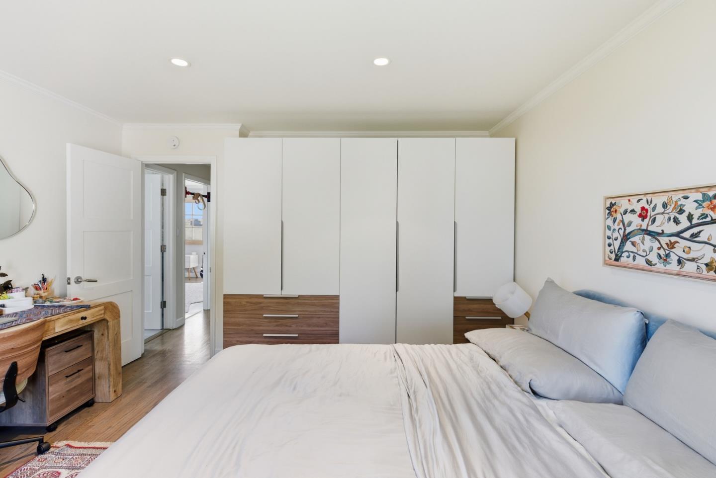 Detail Gallery Image 12 of 25 For 901 Crestview Dr, San Carlos,  CA 94070 - 4 Beds | 3 Baths