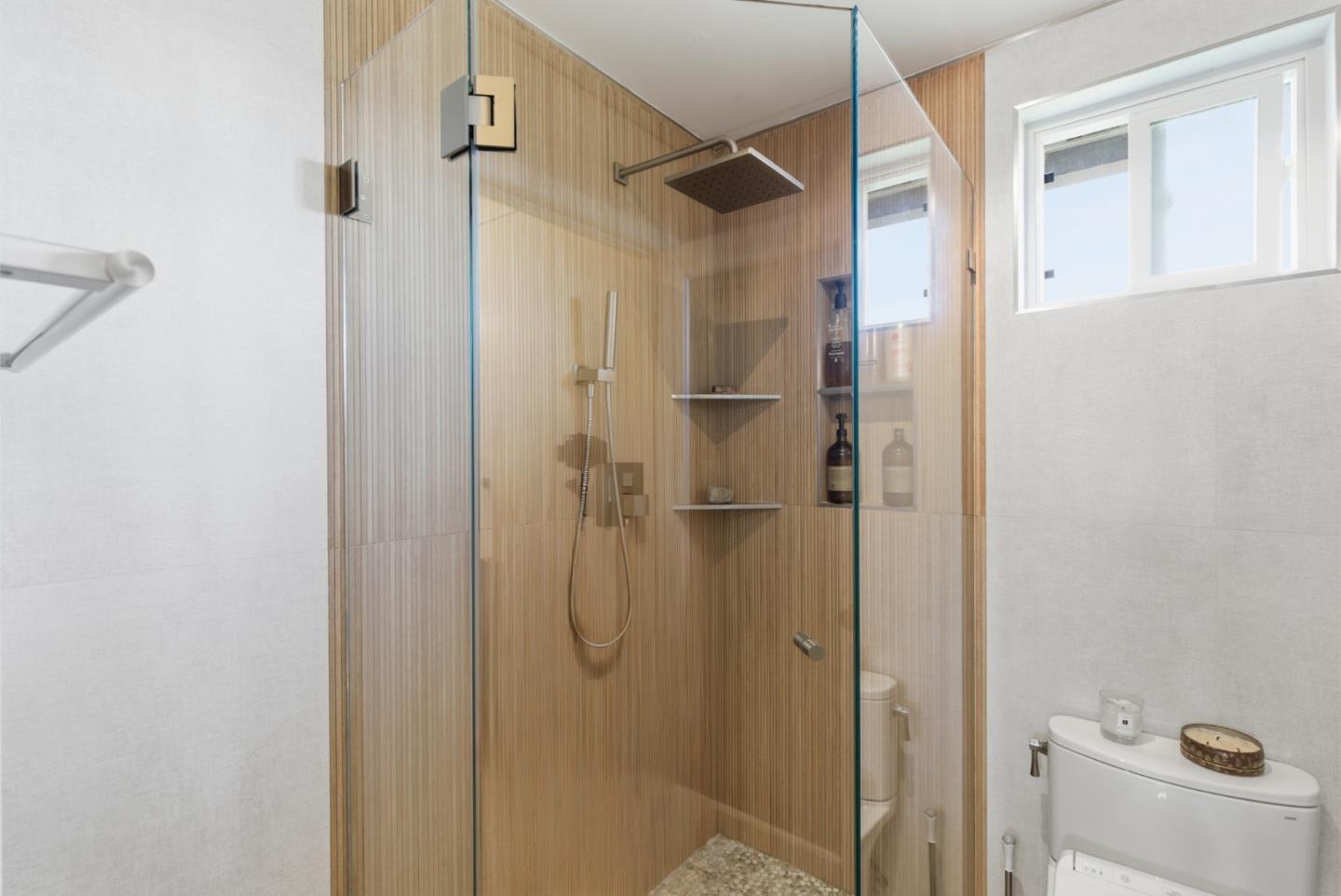 Detail Gallery Image 13 of 25 For 901 Crestview Dr, San Carlos,  CA 94070 - 4 Beds | 3 Baths