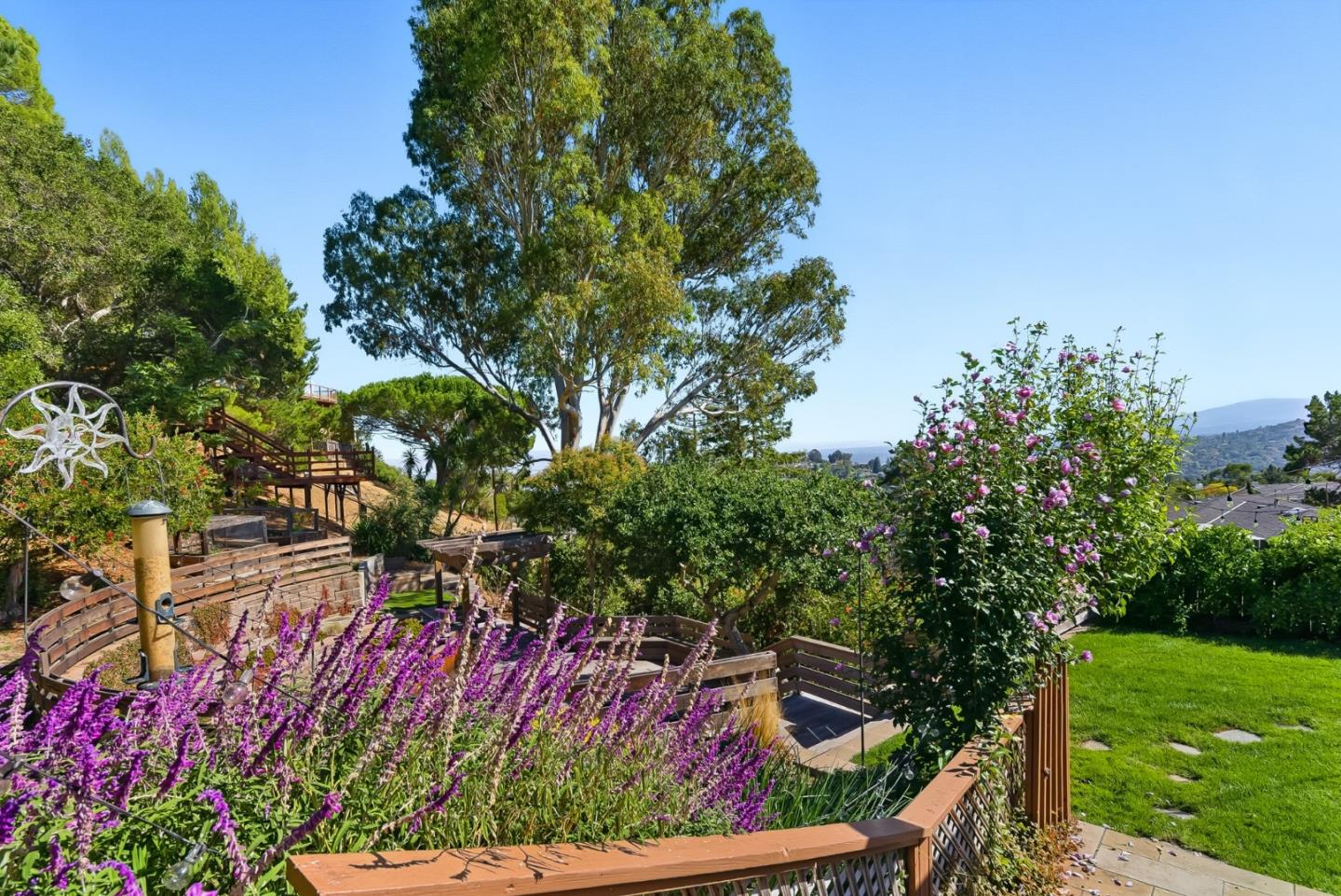 Detail Gallery Image 17 of 25 For 901 Crestview Dr, San Carlos,  CA 94070 - 4 Beds | 3 Baths