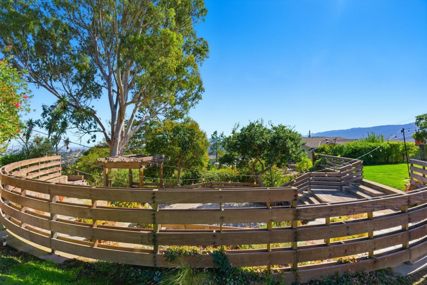 Detail Gallery Image 20 of 25 For 901 Crestview Dr, San Carlos,  CA 94070 - 4 Beds | 3 Baths