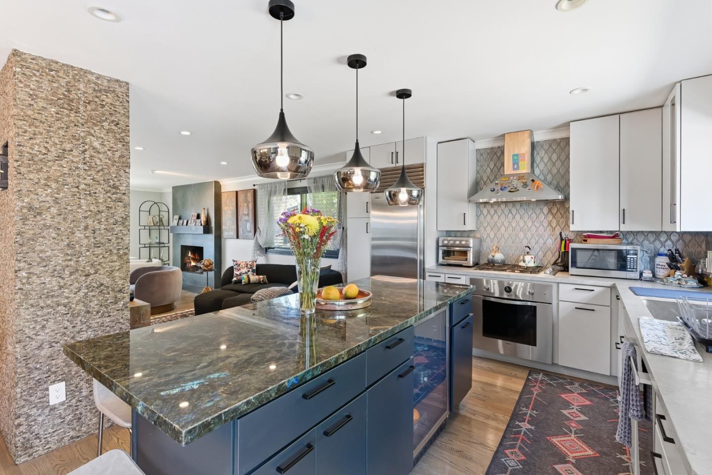 Detail Gallery Image 5 of 25 For 901 Crestview Dr, San Carlos,  CA 94070 - 4 Beds | 3 Baths