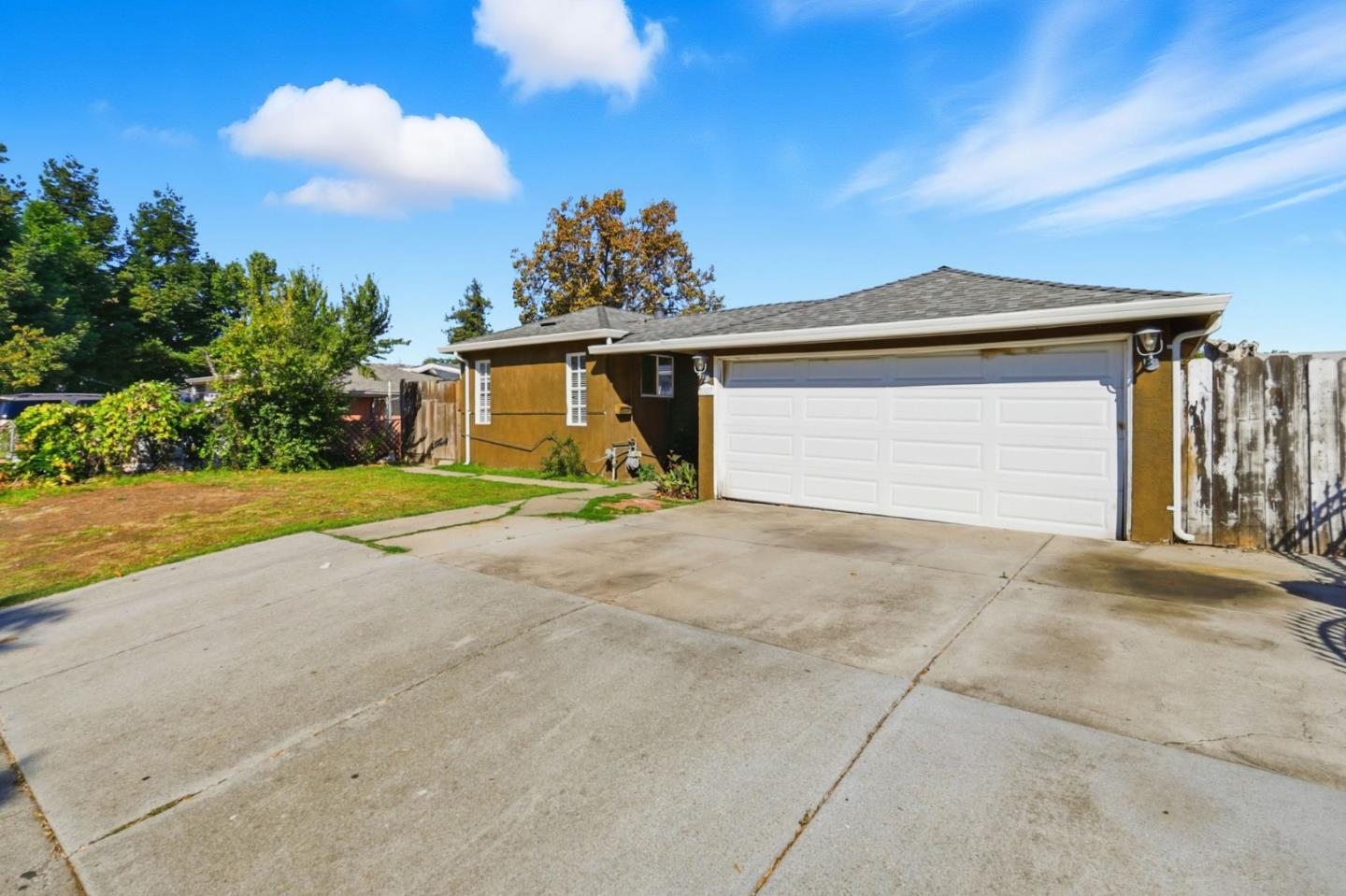 Detail Gallery Image 3 of 5 For 1007 Newbridge St, East Palo Alto,  CA 94303 - 3 Beds | 1 Baths