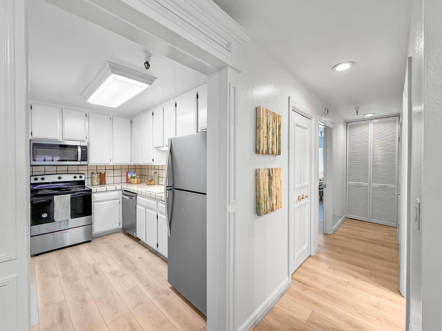 Detail Gallery Image 14 of 41 For 443 Alberto Way #B115,  Los Gatos,  CA 95032 - 2 Beds | 2 Baths