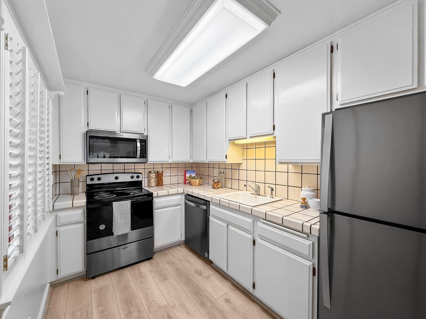 Detail Gallery Image 15 of 41 For 443 Alberto Way #B115,  Los Gatos,  CA 95032 - 2 Beds | 2 Baths