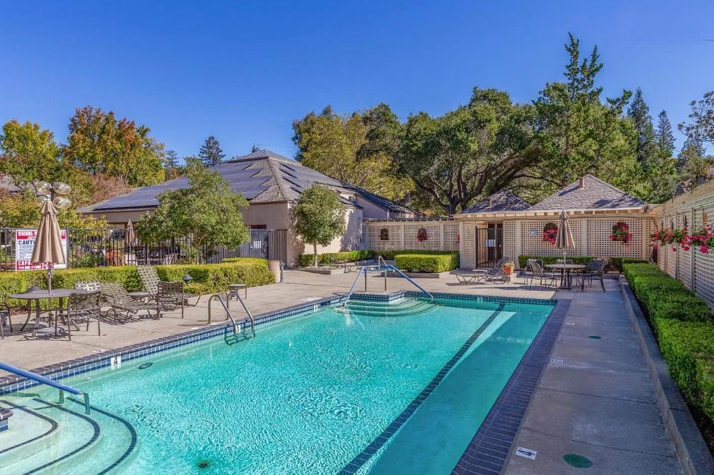 Detail Gallery Image 34 of 41 For 443 Alberto Way #B115,  Los Gatos,  CA 95032 - 2 Beds | 2 Baths