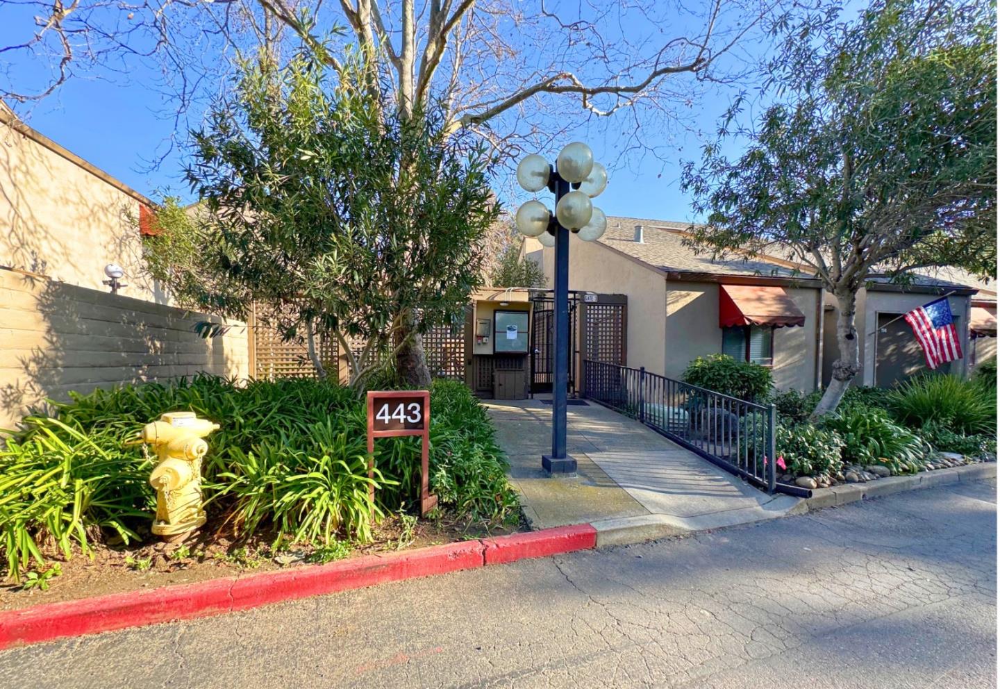 Detail Gallery Image 4 of 41 For 443 Alberto Way #B115,  Los Gatos,  CA 95032 - 2 Beds | 2 Baths