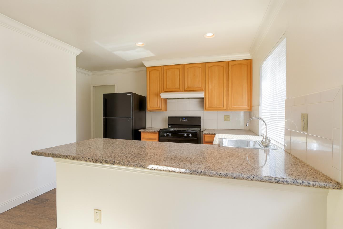 Detail Gallery Image 12 of 21 For 210 N Delaware St, San Mateo,  CA 94401 - 2 Beds | 2 Baths