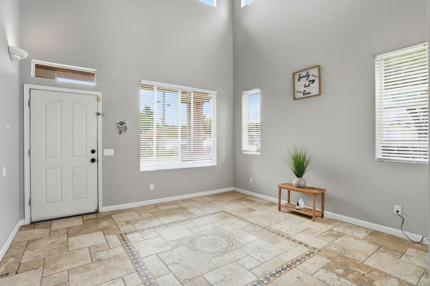 Detail Gallery Image 5 of 50 For 1800 W Graf Rd, Hollister,  CA 95023 - 4 Beds | 3 Baths