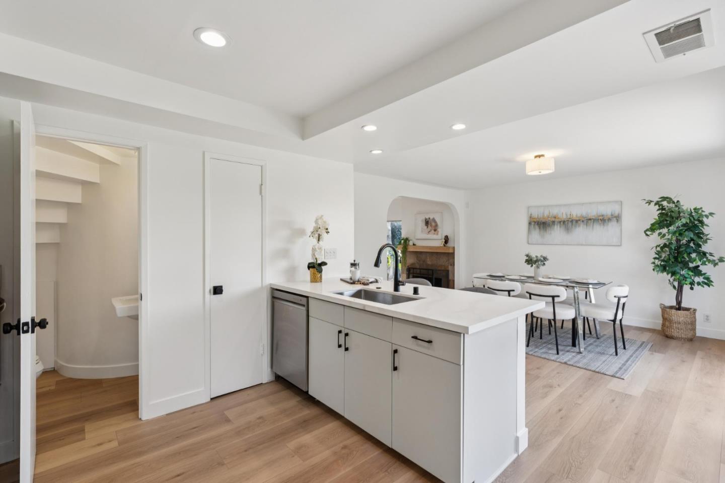 Detail Gallery Image 13 of 47 For 93 Caribe Isle, Novato,  CA 94949 - 3 Beds | 2/1 Baths