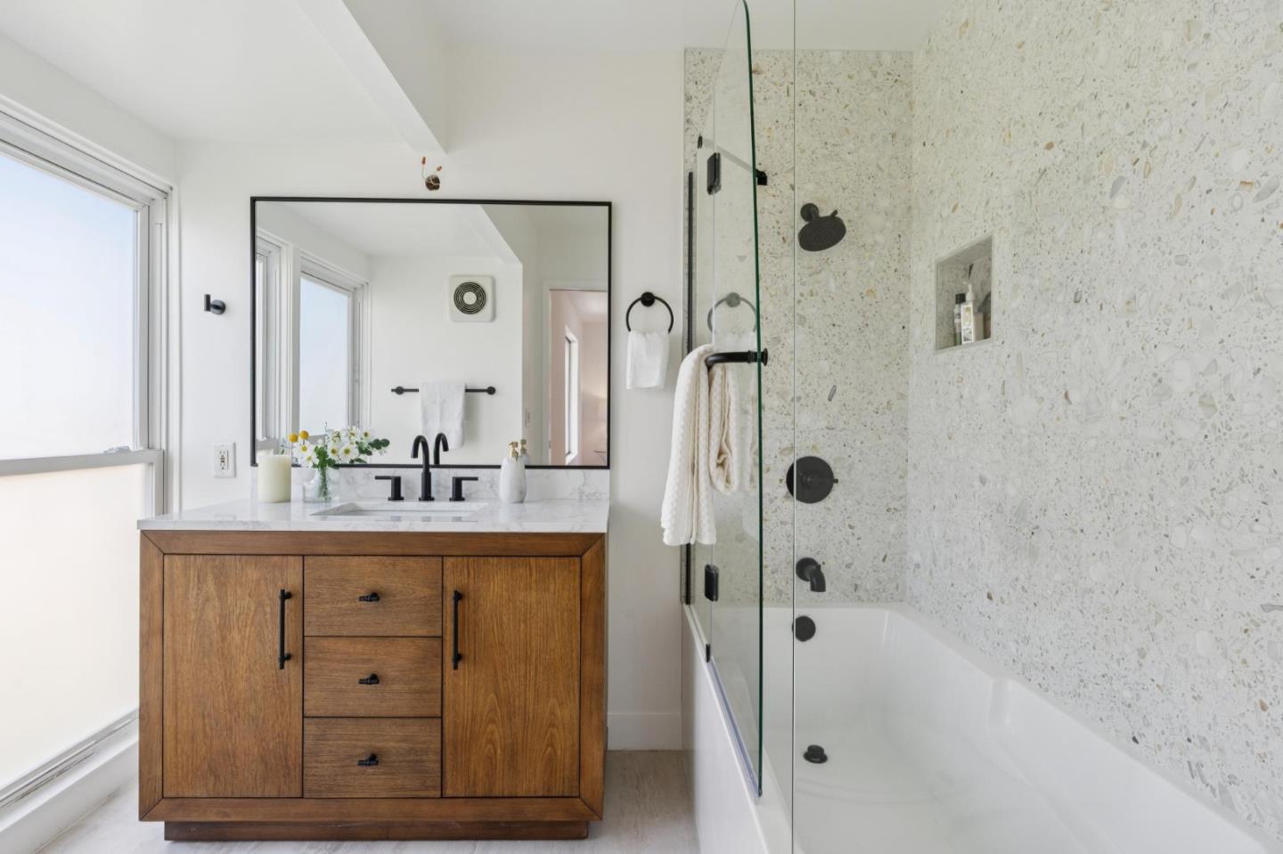 Detail Gallery Image 21 of 47 For 93 Caribe Isle, Novato,  CA 94949 - 3 Beds | 2/1 Baths