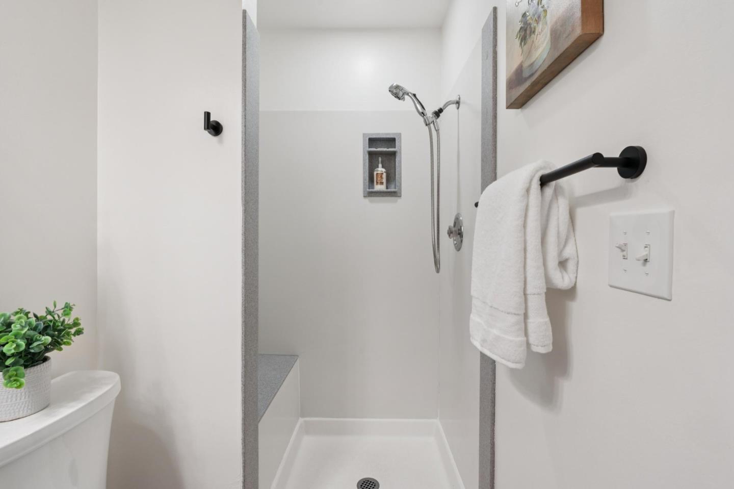 Detail Gallery Image 33 of 47 For 93 Caribe Isle, Novato,  CA 94949 - 3 Beds | 2/1 Baths