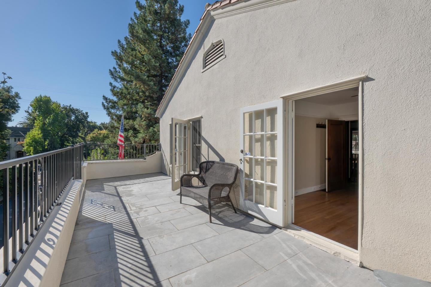 Detail Gallery Image 15 of 25 For 850 Edgewood Rd, Redwood City,  CA 94062 - 5 Beds | 3 Baths