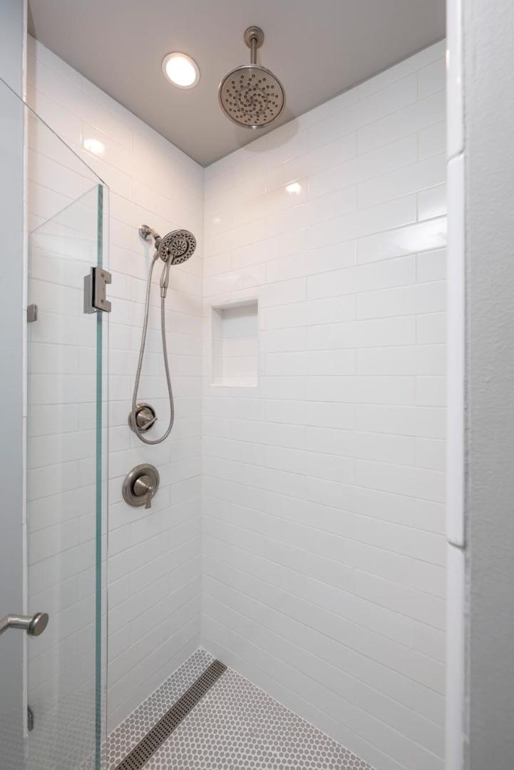 Detail Gallery Image 17 of 25 For 850 Edgewood Rd, Redwood City,  CA 94062 - 5 Beds | 3 Baths