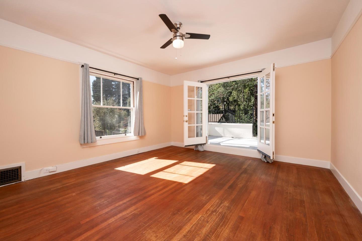 Detail Gallery Image 18 of 25 For 850 Edgewood Rd, Redwood City,  CA 94062 - 5 Beds | 3 Baths