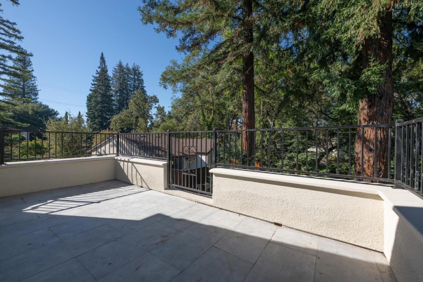 Detail Gallery Image 19 of 25 For 850 Edgewood Rd, Redwood City,  CA 94062 - 5 Beds | 3 Baths