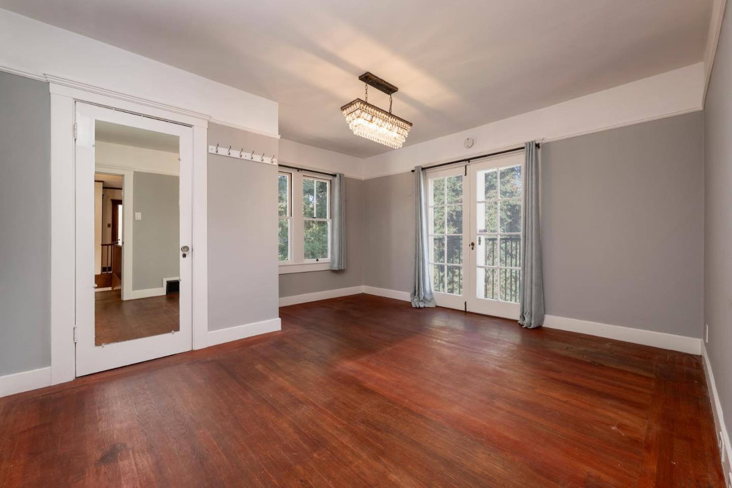 Detail Gallery Image 20 of 25 For 850 Edgewood Rd, Redwood City,  CA 94062 - 5 Beds | 3 Baths