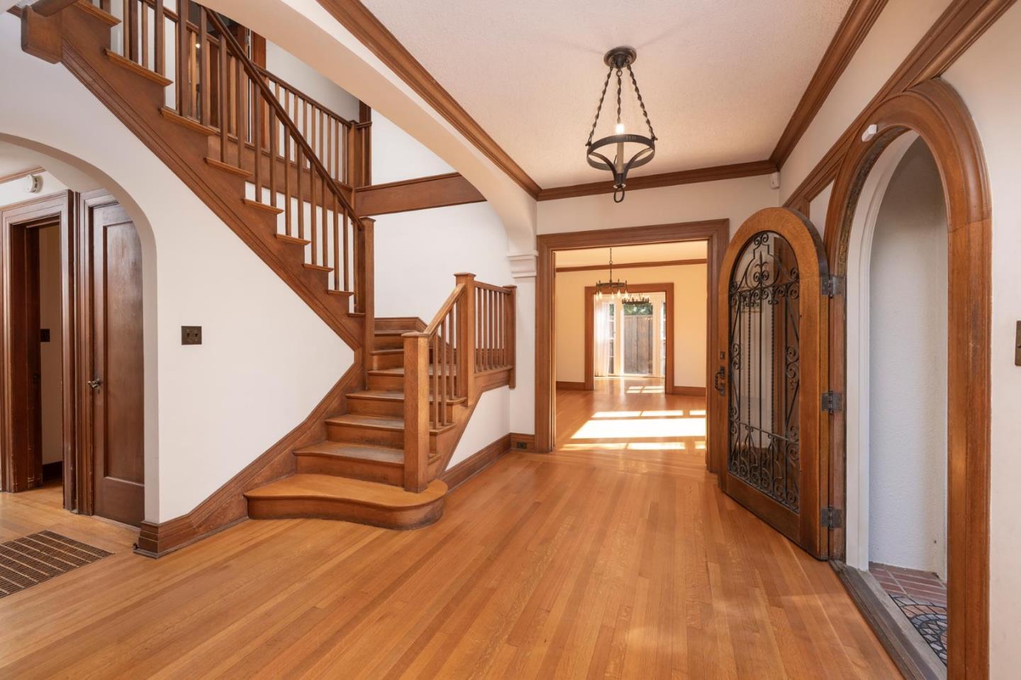 Detail Gallery Image 3 of 25 For 850 Edgewood Rd, Redwood City,  CA 94062 - 5 Beds | 3 Baths