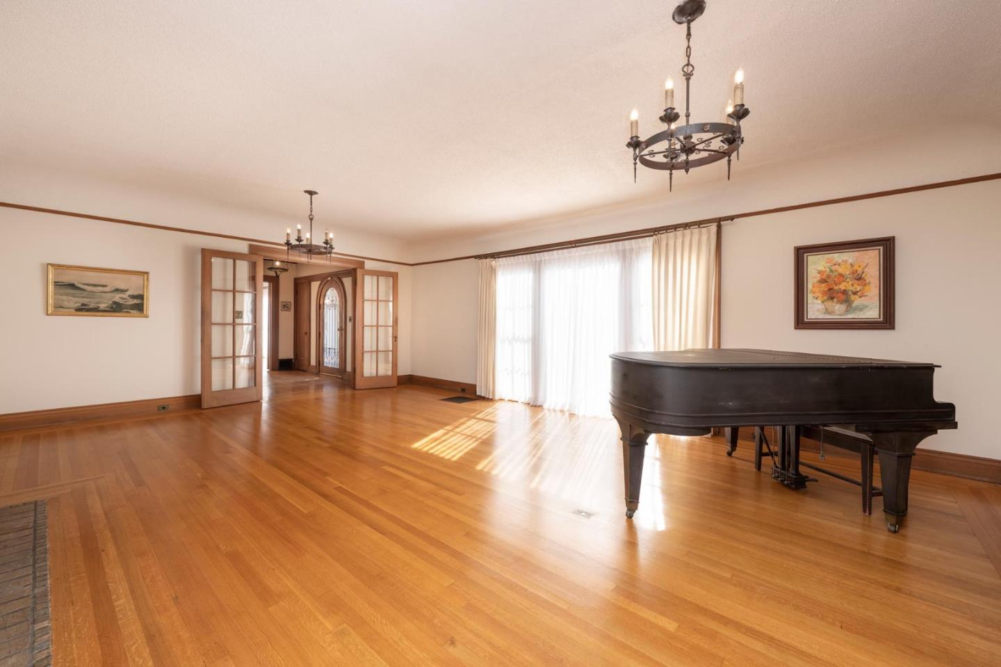 Detail Gallery Image 5 of 25 For 850 Edgewood Rd, Redwood City,  CA 94062 - 5 Beds | 3 Baths