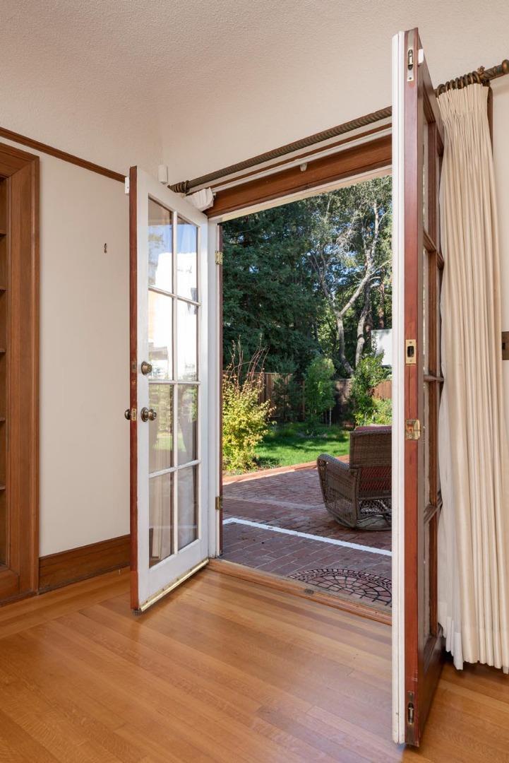 Detail Gallery Image 6 of 25 For 850 Edgewood Rd, Redwood City,  CA 94062 - 5 Beds | 3 Baths