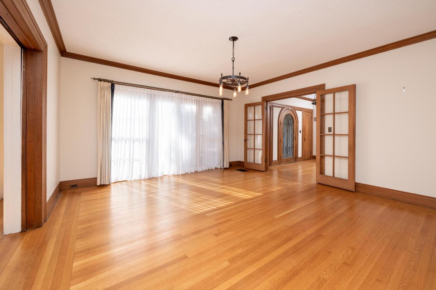 Detail Gallery Image 7 of 25 For 850 Edgewood Rd, Redwood City,  CA 94062 - 5 Beds | 3 Baths