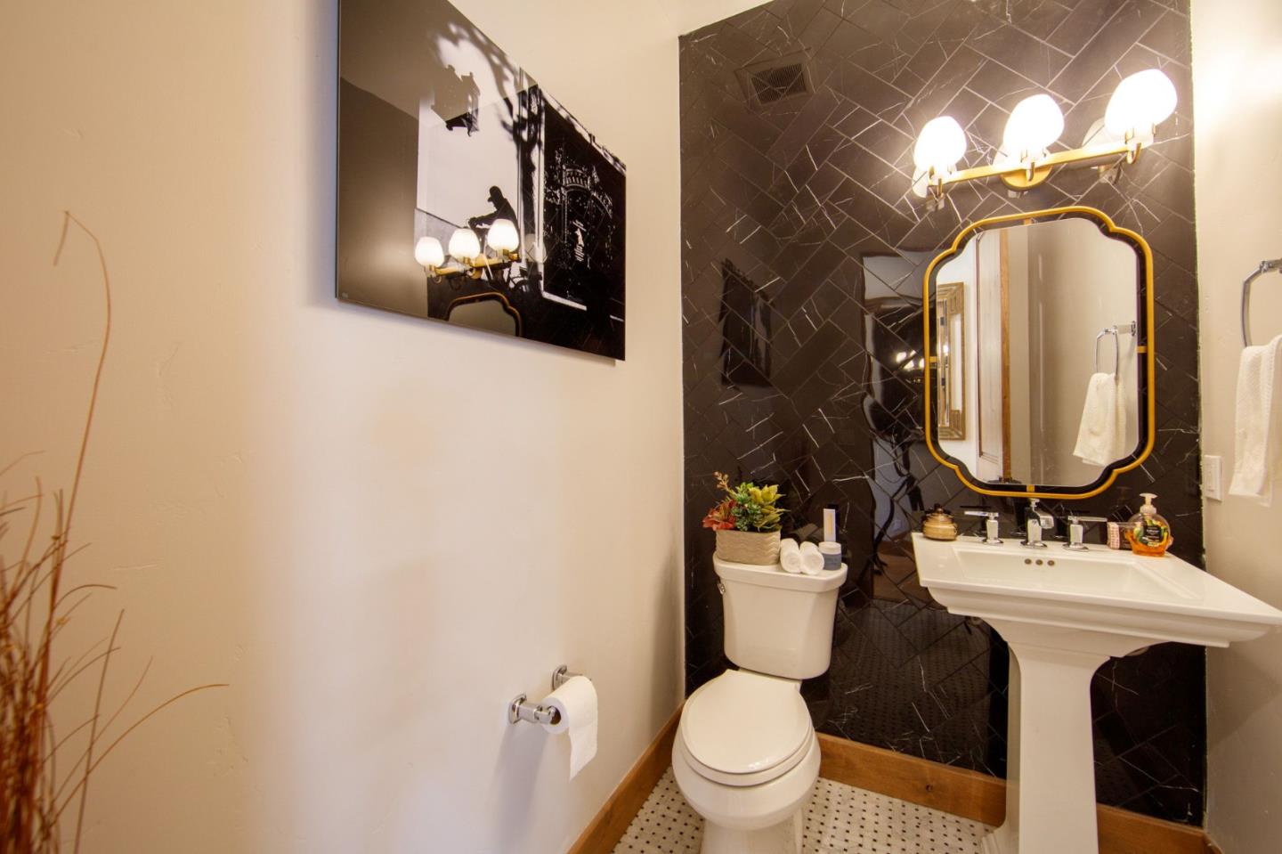 Detail Gallery Image 20 of 102 For 1013 Camino Pablo, San Jose,  CA 95125 - 6 Beds | 4/1 Baths