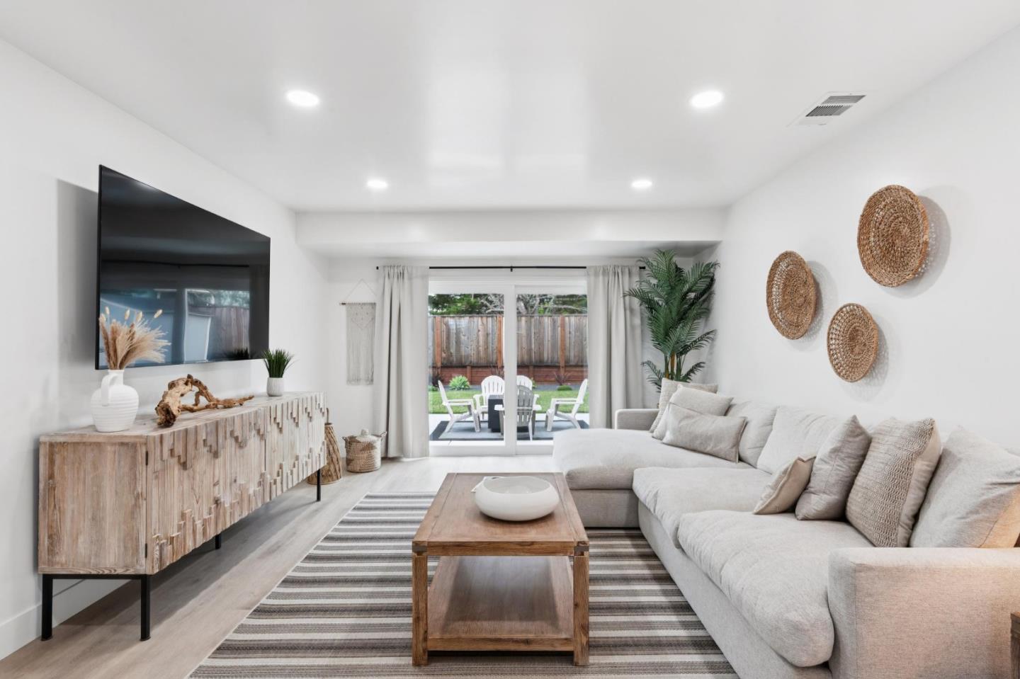 Detail Gallery Image 14 of 53 For 408 Beach Ave, Half Moon Bay,  CA 94019 - 3 Beds | 2 Baths