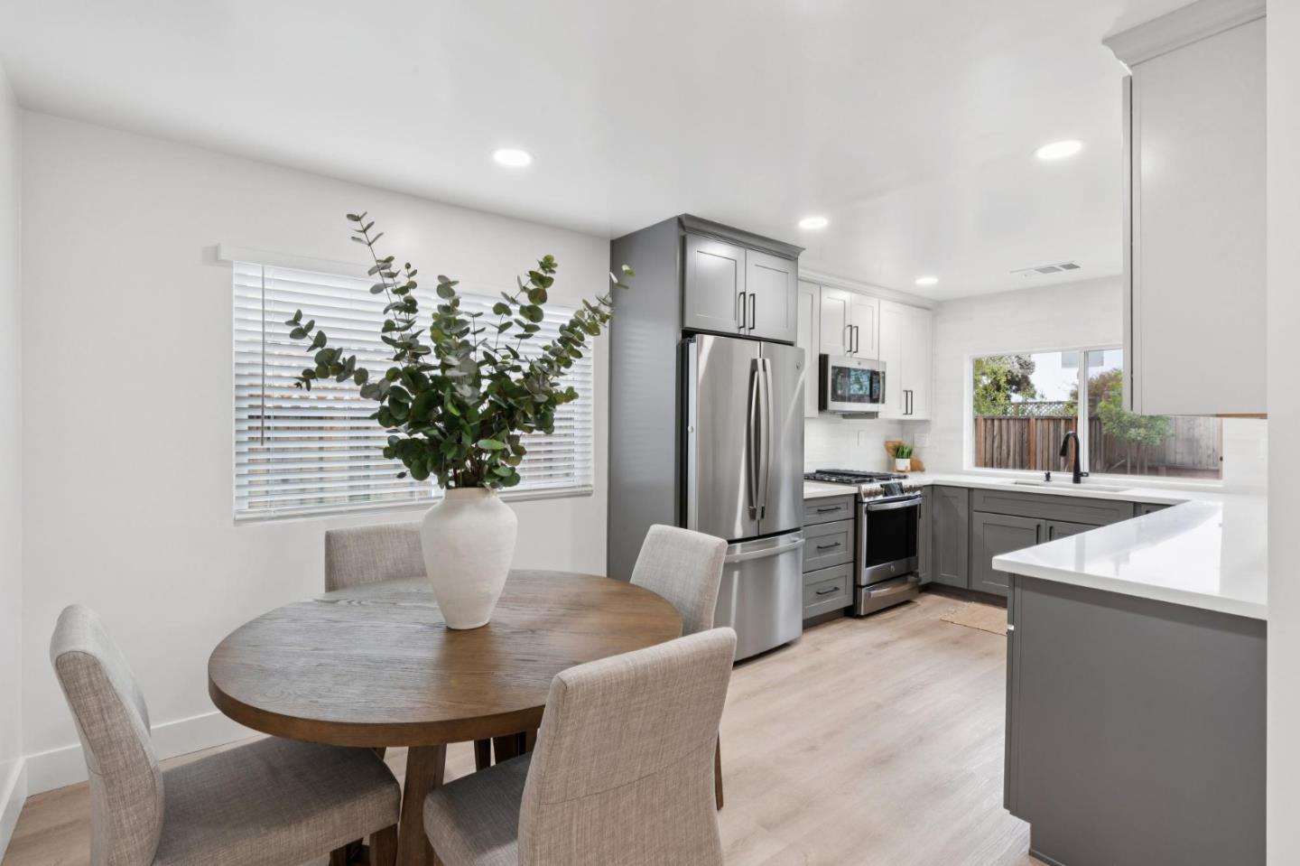 Detail Gallery Image 17 of 53 For 408 Beach Ave, Half Moon Bay,  CA 94019 - 3 Beds | 2 Baths