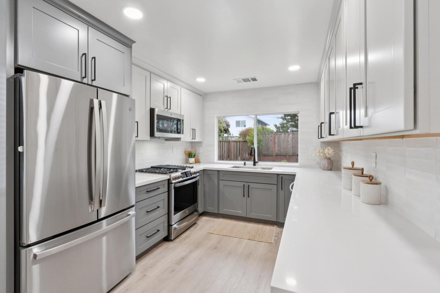 Detail Gallery Image 18 of 53 For 408 Beach Ave, Half Moon Bay,  CA 94019 - 3 Beds | 2 Baths