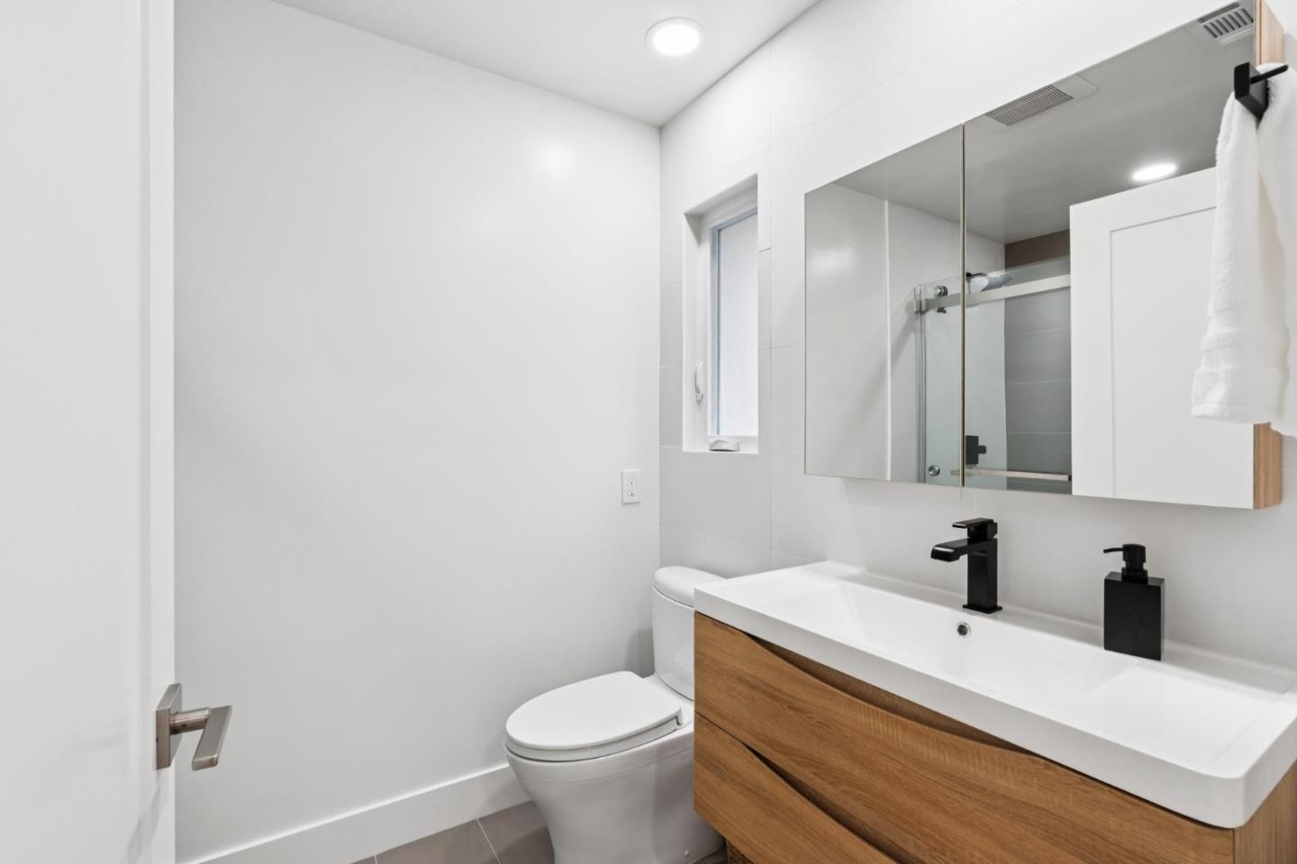 Detail Gallery Image 28 of 53 For 408 Beach Ave, Half Moon Bay,  CA 94019 - 3 Beds | 2 Baths