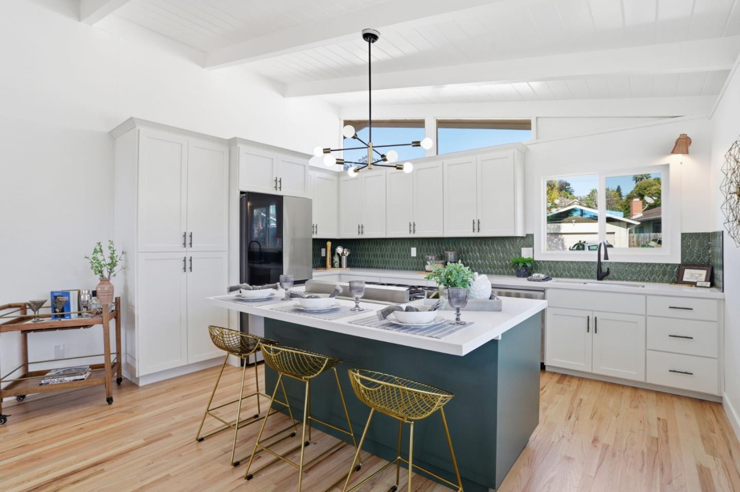 Detail Gallery Image 7 of 35 For 3233 Maplethorpe Ln, Soquel,  CA 95073 - 5 Beds | 3 Baths