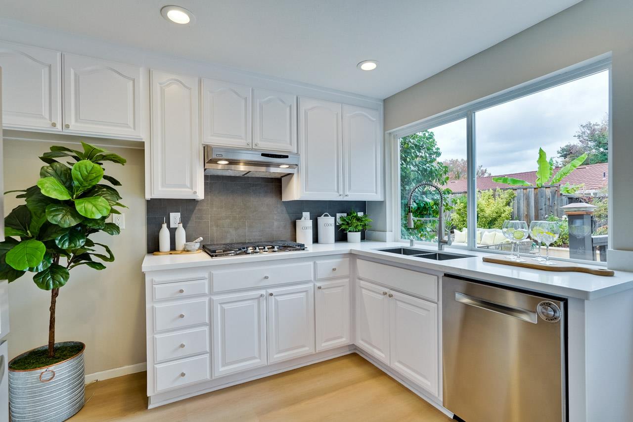 Detail Gallery Image 14 of 53 For 5887 Amapola Dr, San Jose,  CA 95129 - 5 Beds | 3 Baths