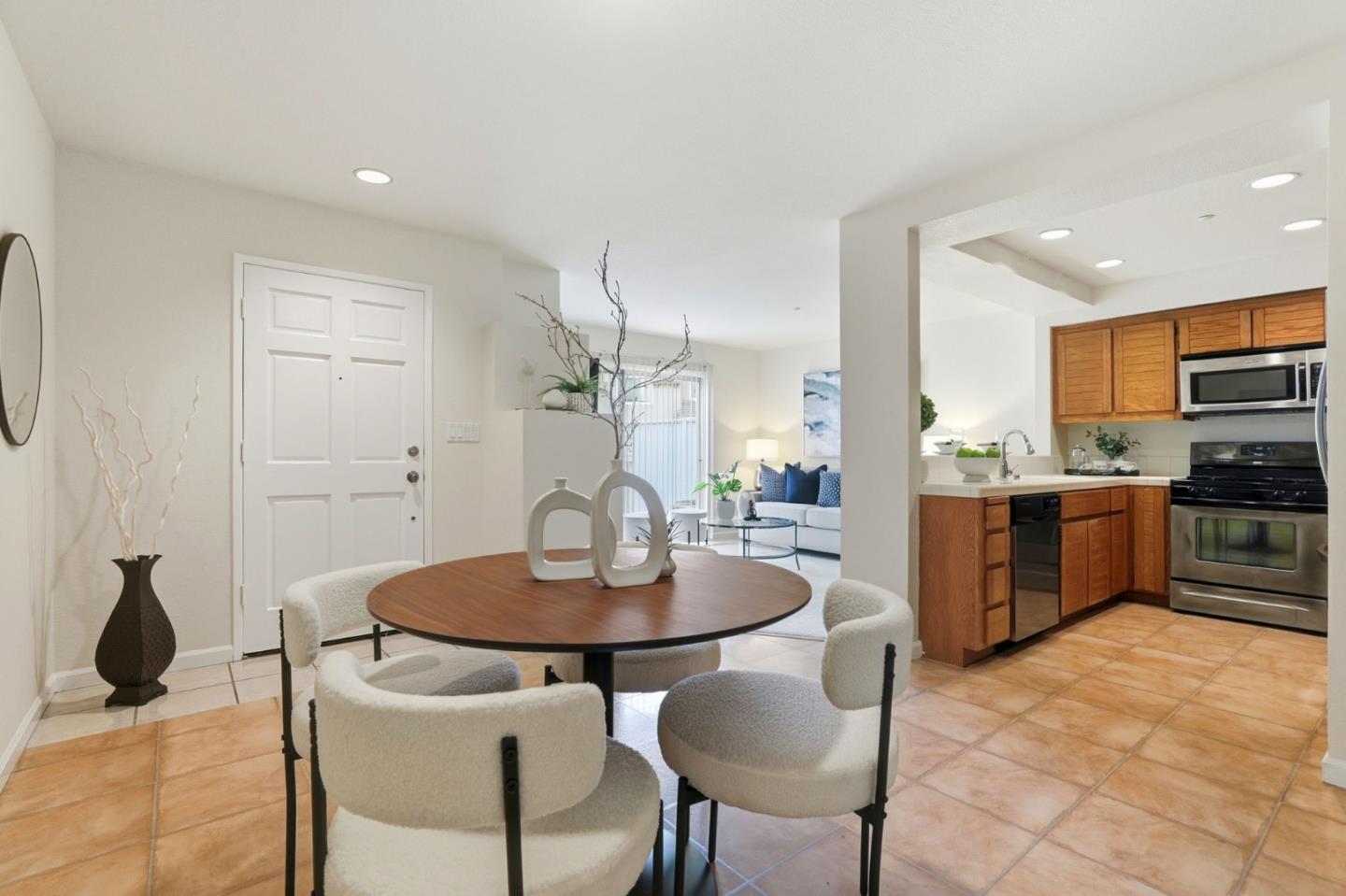 Detail Gallery Image 5 of 16 For 6945 Rodling Dr #C,  San Jose,  CA 95138 - 2 Beds | 2/1 Baths