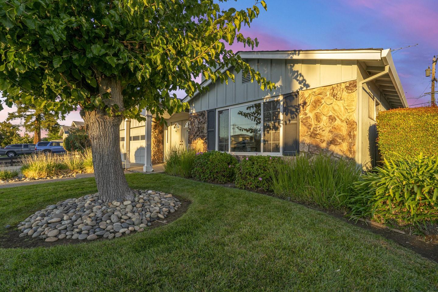 Detail Gallery Image 10 of 54 For 2476 Le Bain Dr, San Jose,  CA 95130 - 4 Beds | 2 Baths