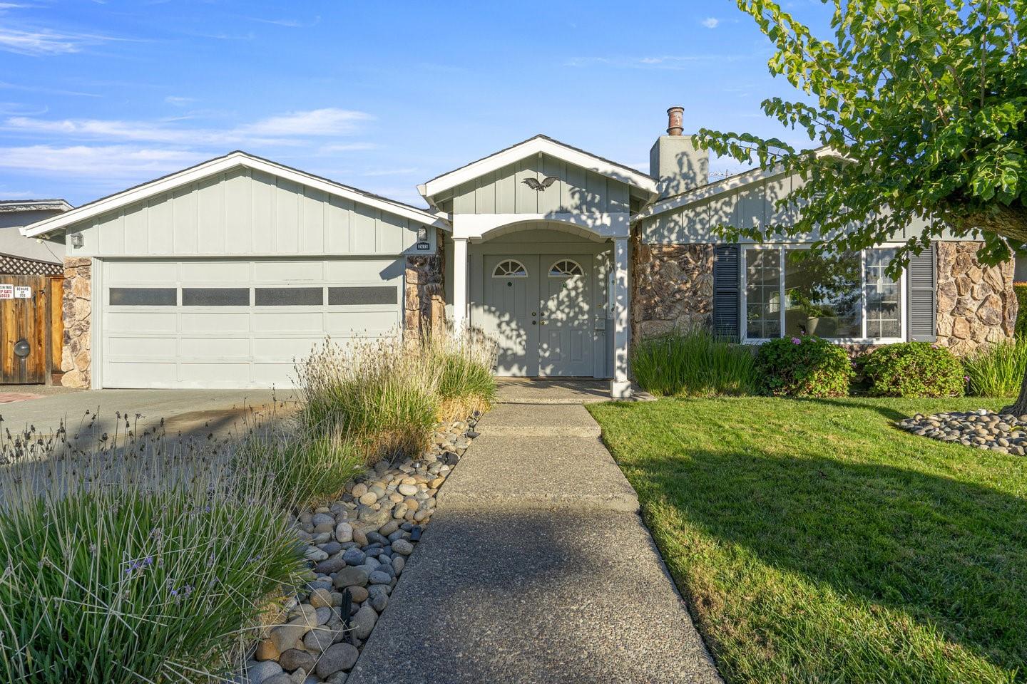 Detail Gallery Image 2 of 54 For 2476 Le Bain Dr, San Jose,  CA 95130 - 4 Beds | 2 Baths