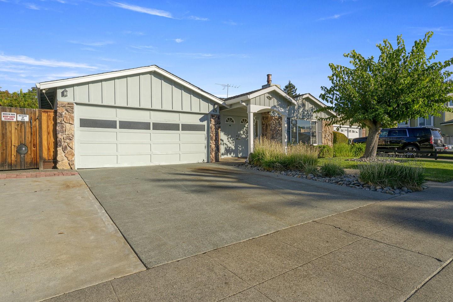 Detail Gallery Image 3 of 54 For 2476 Le Bain Dr, San Jose,  CA 95130 - 4 Beds | 2 Baths