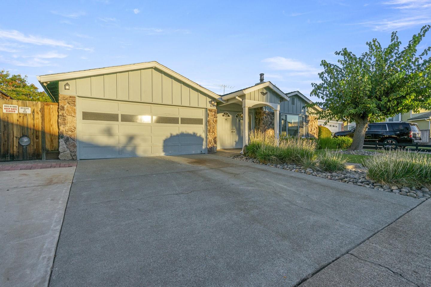 Detail Gallery Image 5 of 54 For 2476 Le Bain Dr, San Jose,  CA 95130 - 4 Beds | 2 Baths