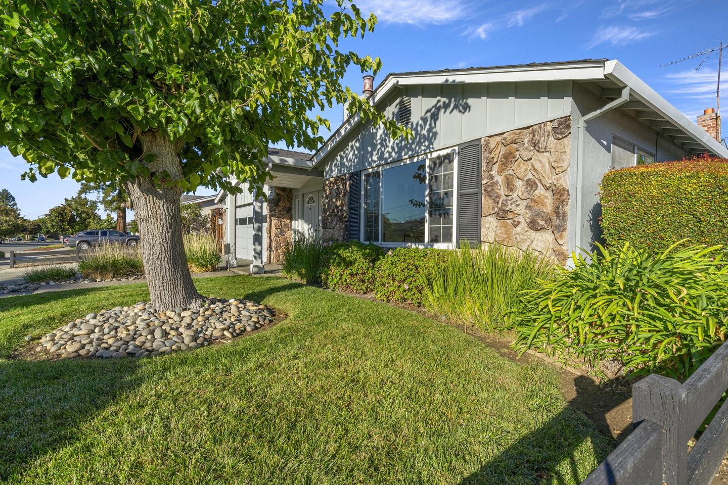 Detail Gallery Image 8 of 54 For 2476 Le Bain Dr, San Jose,  CA 95130 - 4 Beds | 2 Baths