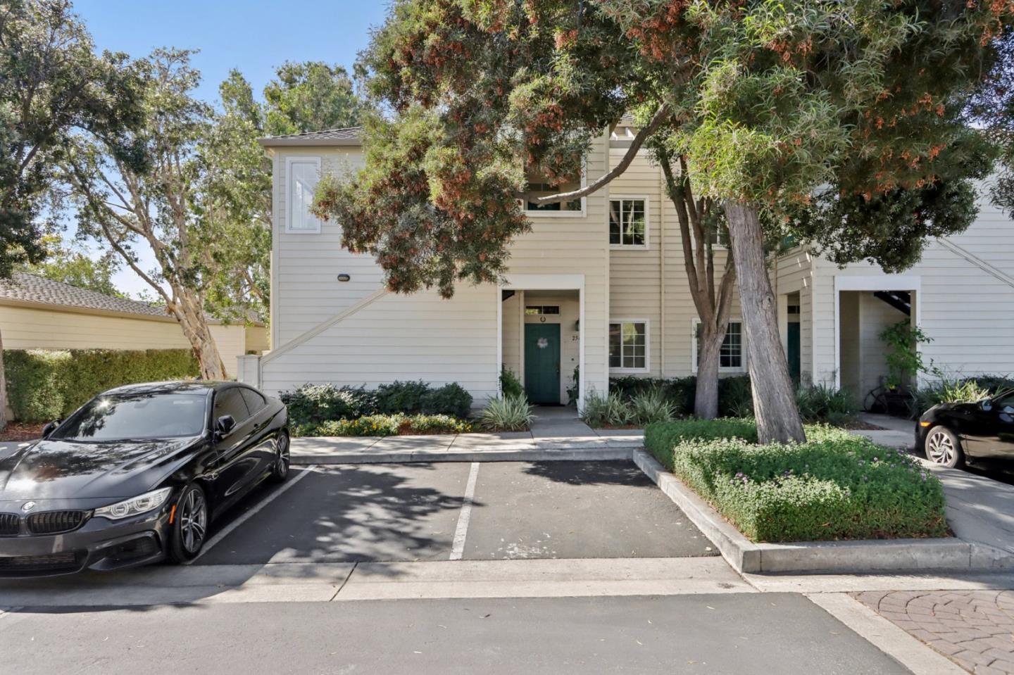 Detail Gallery Image 2 of 45 For 2508 Hastings Shore Ln, Redwood City,  CA 94065 - 2 Beds | 2 Baths